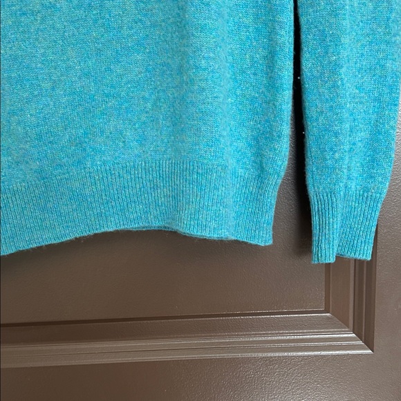 Ann Taylor V-Neck Cashmere Blue Sweater Size M - Picture 4 of 8